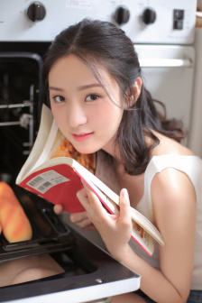 五个黑人玩一个女5P的小说